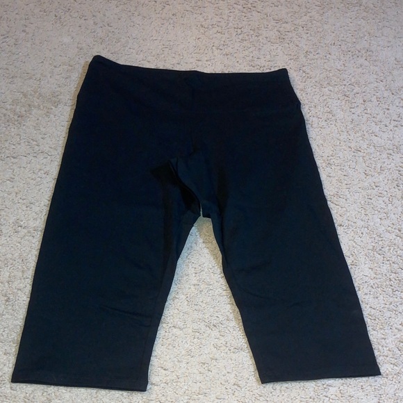 NWOT Black Leggings capris size XL - Picture 1 of 2